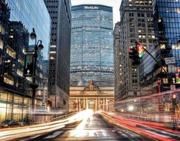 PS怎样制作下雨天雨水打湿玻璃的效果图?